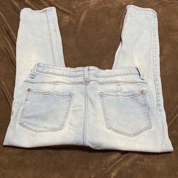 light blue high rise jeans - Picture 3 of 4